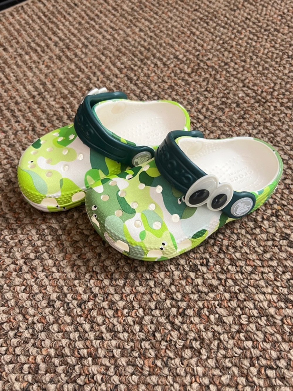NWOT Toddler Crocs Classic Glow Slime Monster Clog